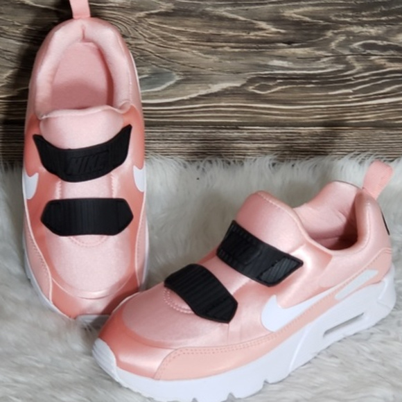 nike tiny